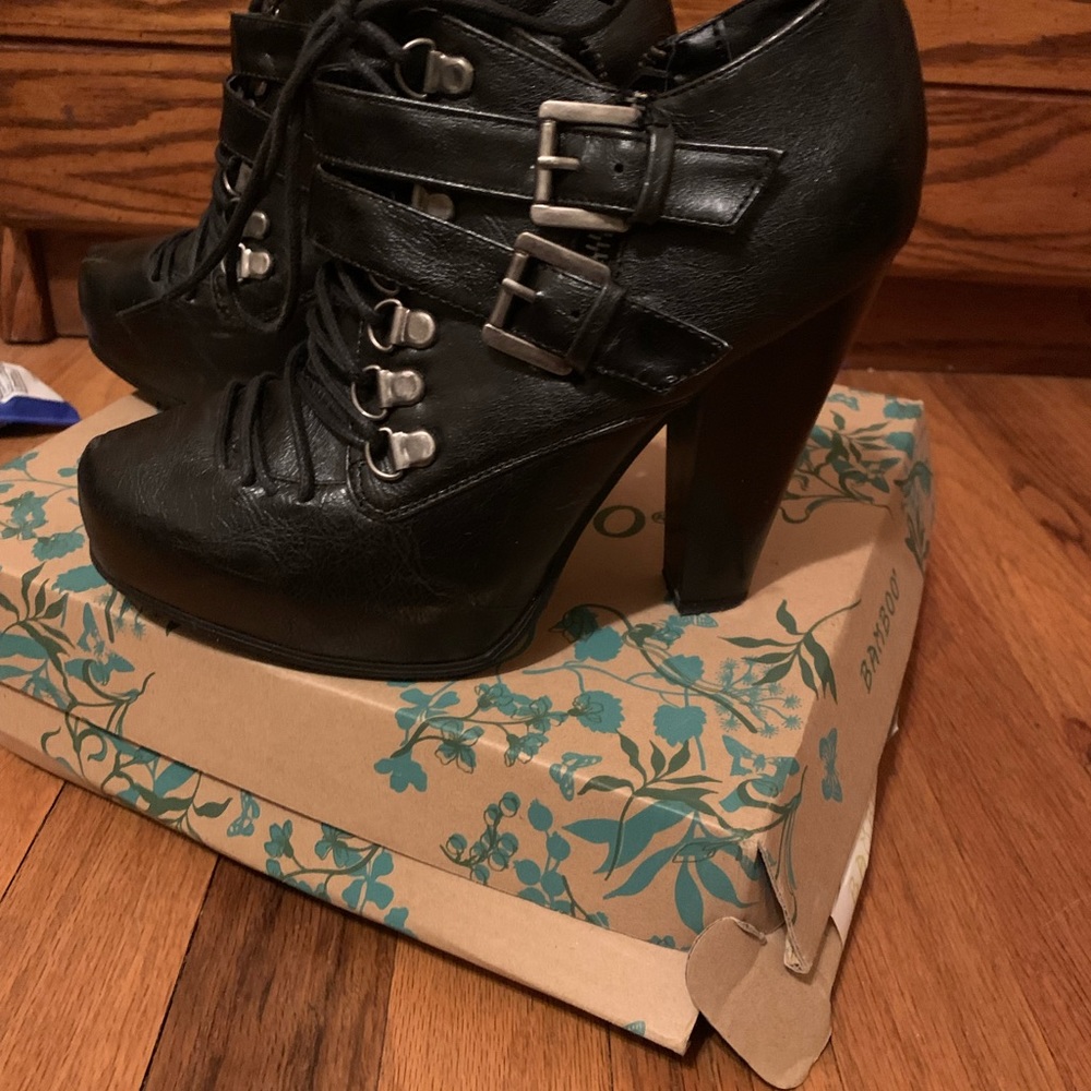 Women’s bootie black shoe heeled
